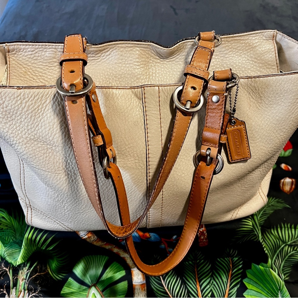 Coach Chelsea Pebble Leather Tote Bag Chalk Tan Work School Casual 
D1082-F12340 - Picture 3 of 13